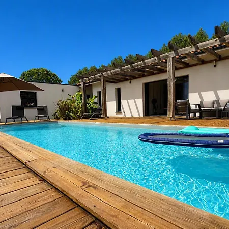 Grande Maison Familiale Climatisee Avec Piscine Chauffee - 12 Personnes Villa *
